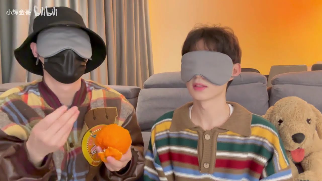 Blindfolded Couple Food-Feeding Challenge with Xiao Hui & Jin Ge