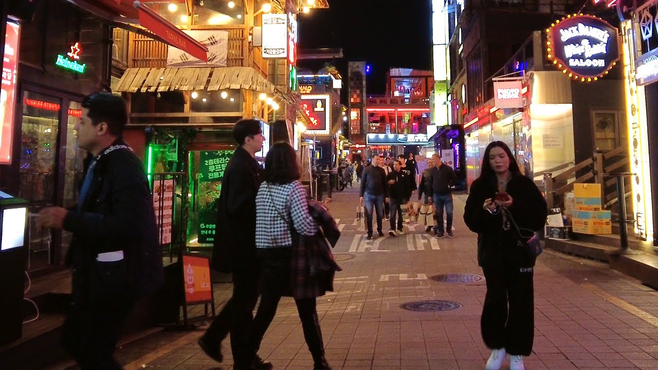Itaewon Night Vibes: Lights, People & Culture in Seoul - Korean Street Walk