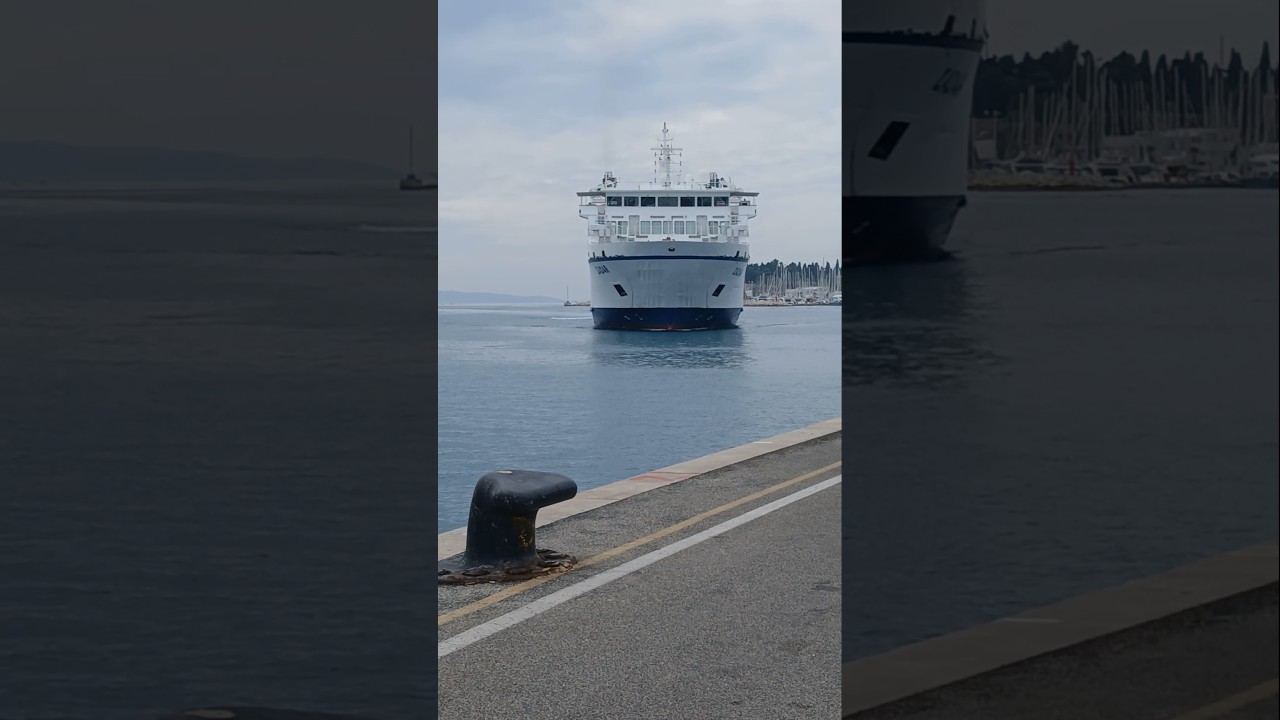 Jadrolinija car ferry ⛴️ docking in Split
