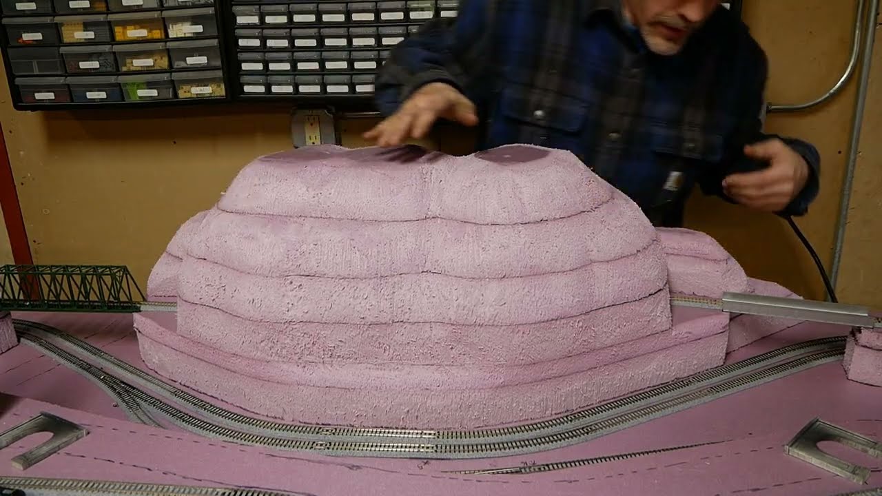 Обновление моей модели железной дороги в масштабе N: туннель и горный массив.