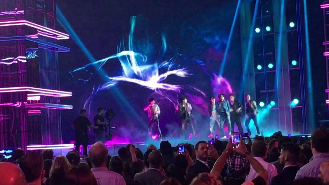 BTS BBMAs FAKE LOVE (2018)