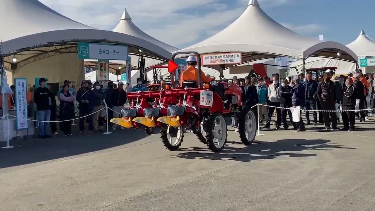 福岡県大牟田市で開かれたクボタプレミアムフェスタでの新商品紹介の様子