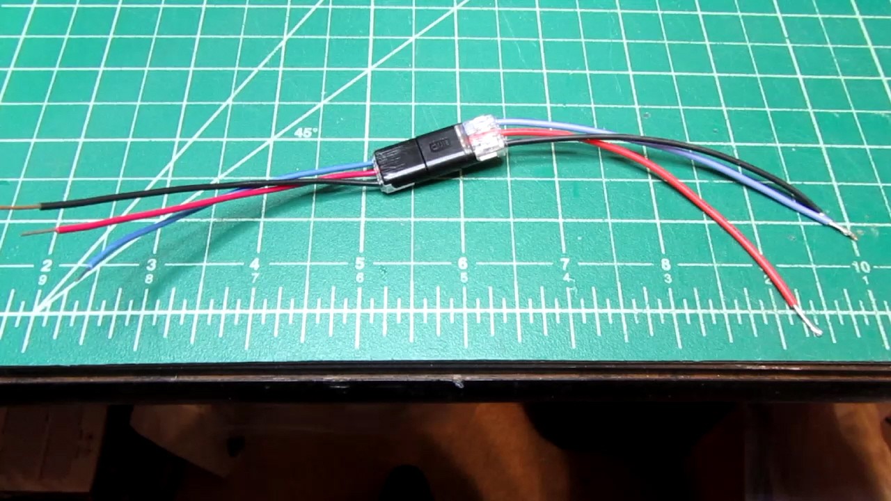 Experiment With No-Solder In-Line Plug Connectors for Electronics