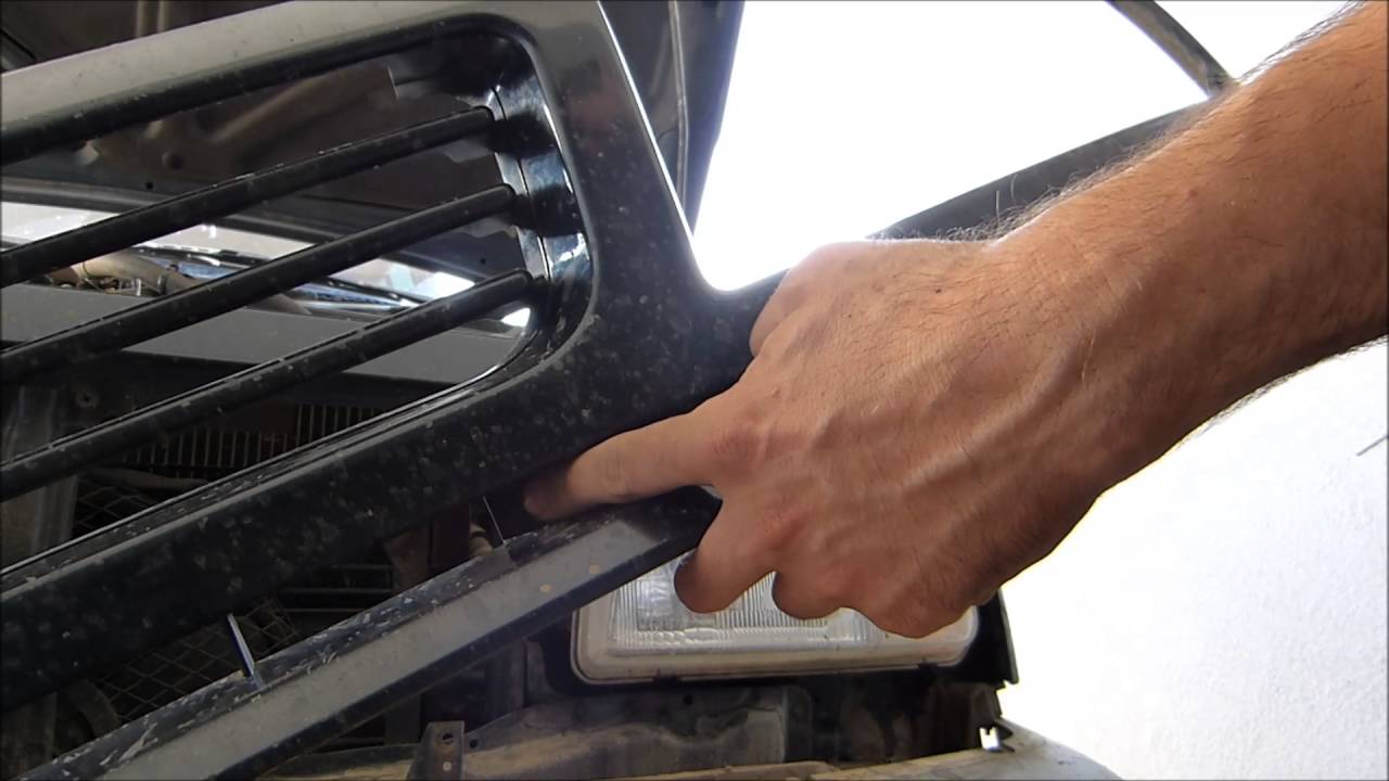 Demontare aripa si grila fata Suzuki Vitara