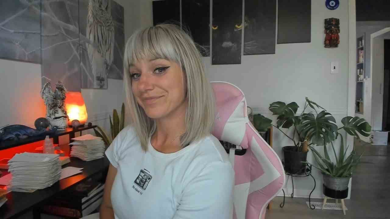 Эта карма имела с тобой духовную «войну» на протяжении ЖИЗНИ — война «ведьм».