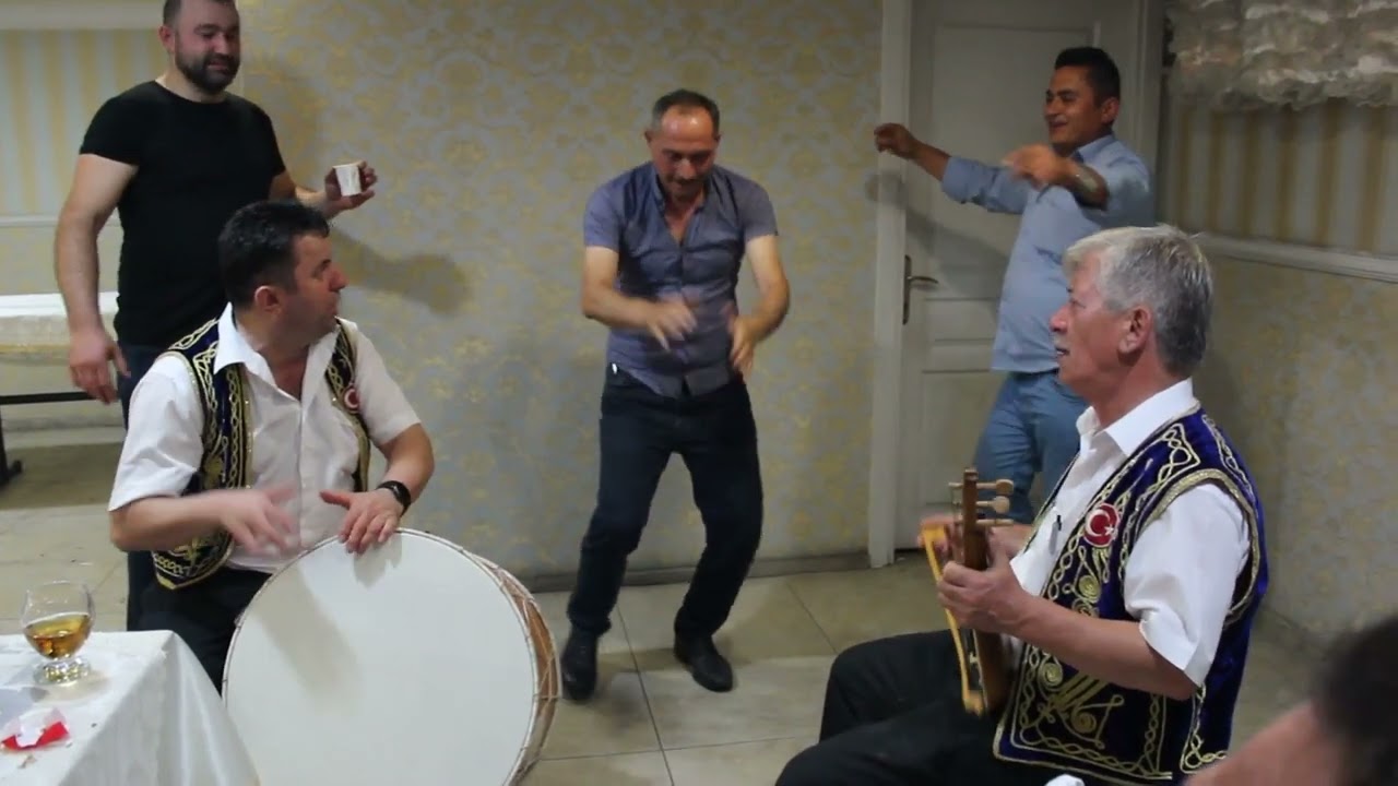 Şen Gurup Cideliler Kemaneci Mustafa Kesmen Davulcu Nazmi Köçek Uğur