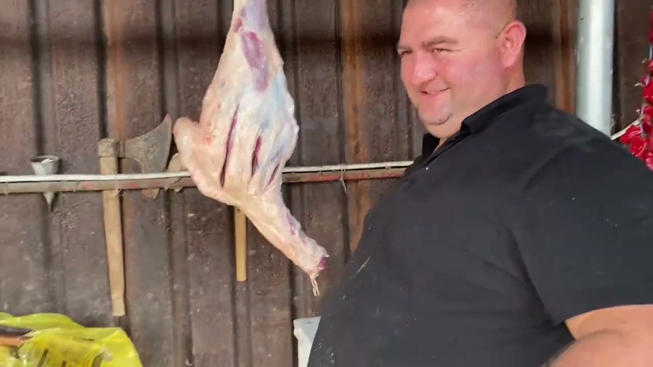 BUCĂTARUL LUI LEO DE LA STREHAIA VIN OIȚELE PE EL FĂRĂ SA VREA CUTUNIȚA SUPARATA FOC