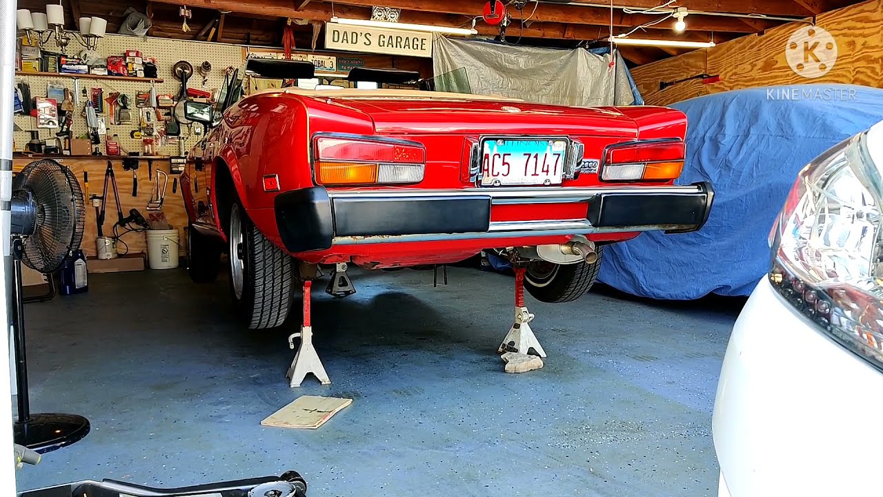 1981 Fiat 124 Spider Trans & Diff Fluid Change!