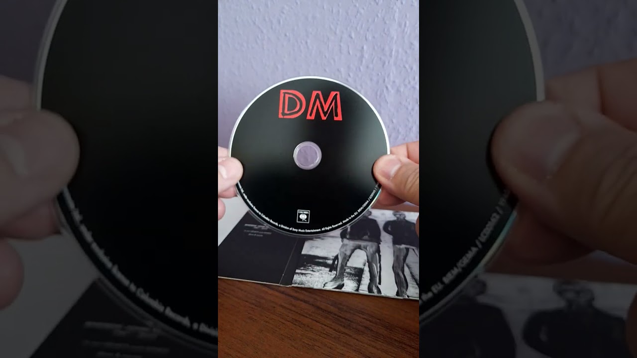 #Depeche Mode-Memento Mori. Różnica między wydaniem płyty deluxe, a zwykłą wersją płyty cd.