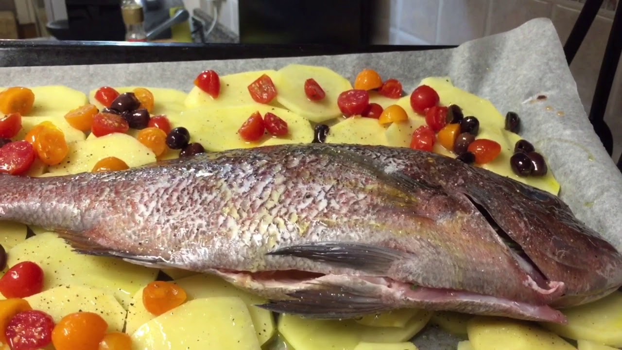 DENTICE AL FORNO CON PATATE DATTERINI E OLIVE TAGGIASCHE