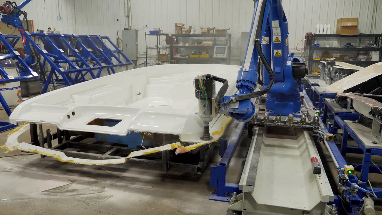 Robotic Cell for Full Fiberglass Boat Trimming