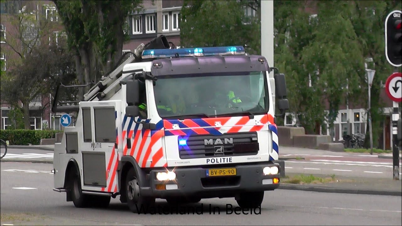 PRIO 1 POLITIE TAKELWAGEN MET SPOED IN AMSTERDAM