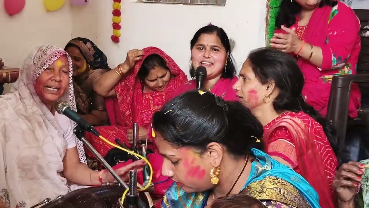 अम्मा जी ने धमाल मचा दिया श्याम बड़ो छलिया बची रहियो गोरी मोहन बड़ो छलिया बची रहियो गोरी