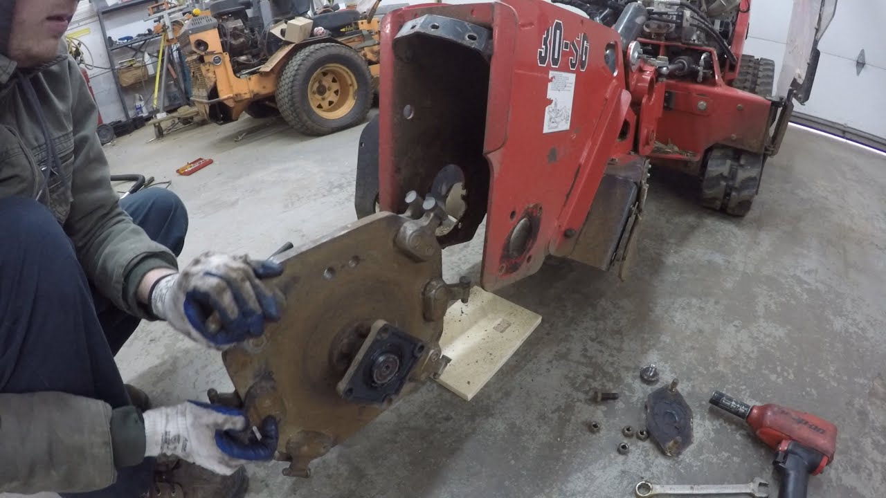 Fixing a stump grinder and grinding some stumps. (Barreto 30-SG).