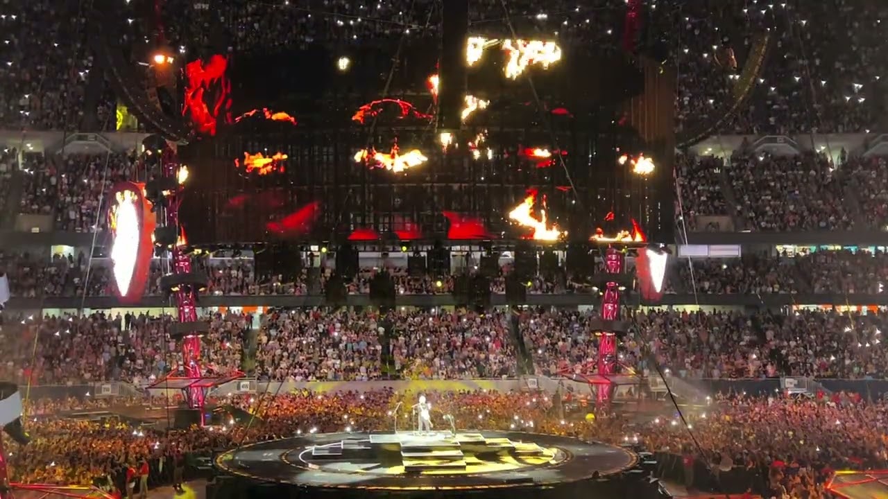 Ed Sheeran Eyes Closed Live Chicago 2023