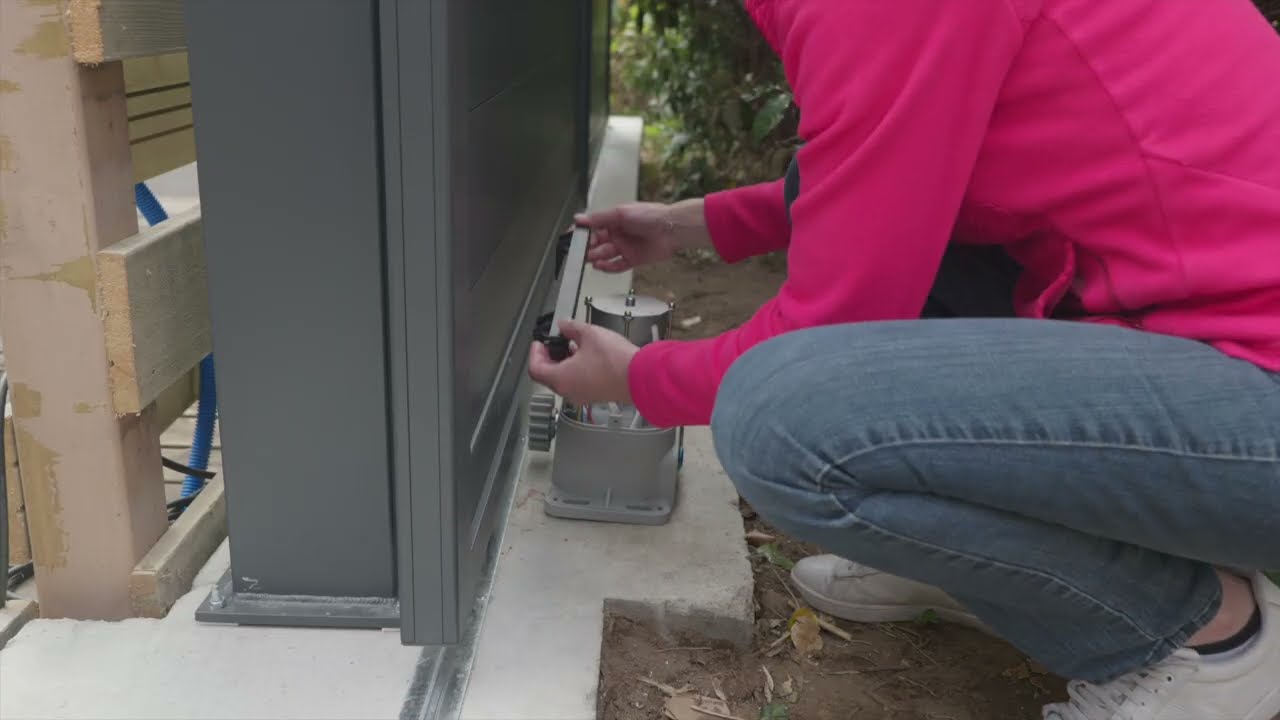 Positionnement et fixation d'une motorisation portail coulissant RANGER C300 - Casanoov