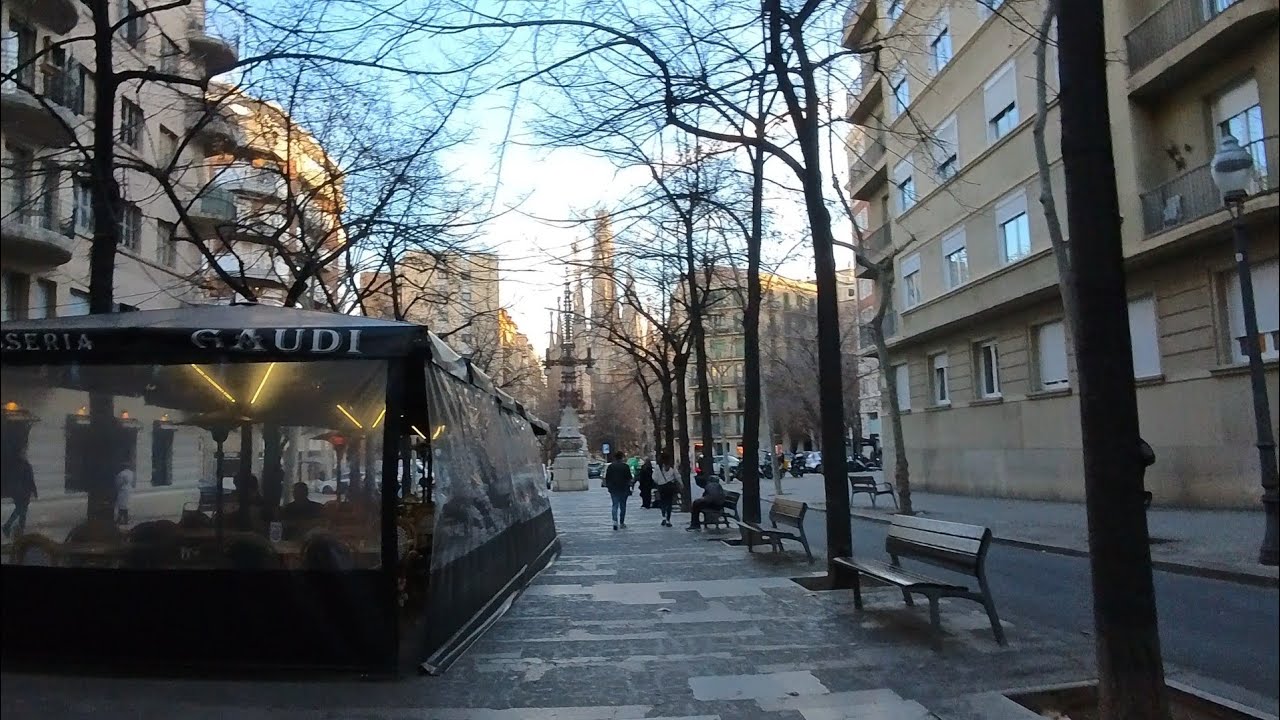 A winter walk along Barcelona’s most beautiful street, Avinguda de Gaudí