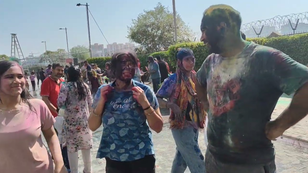 Holi celebration at Ansal heights sec 92 Gurgaon vedio 1