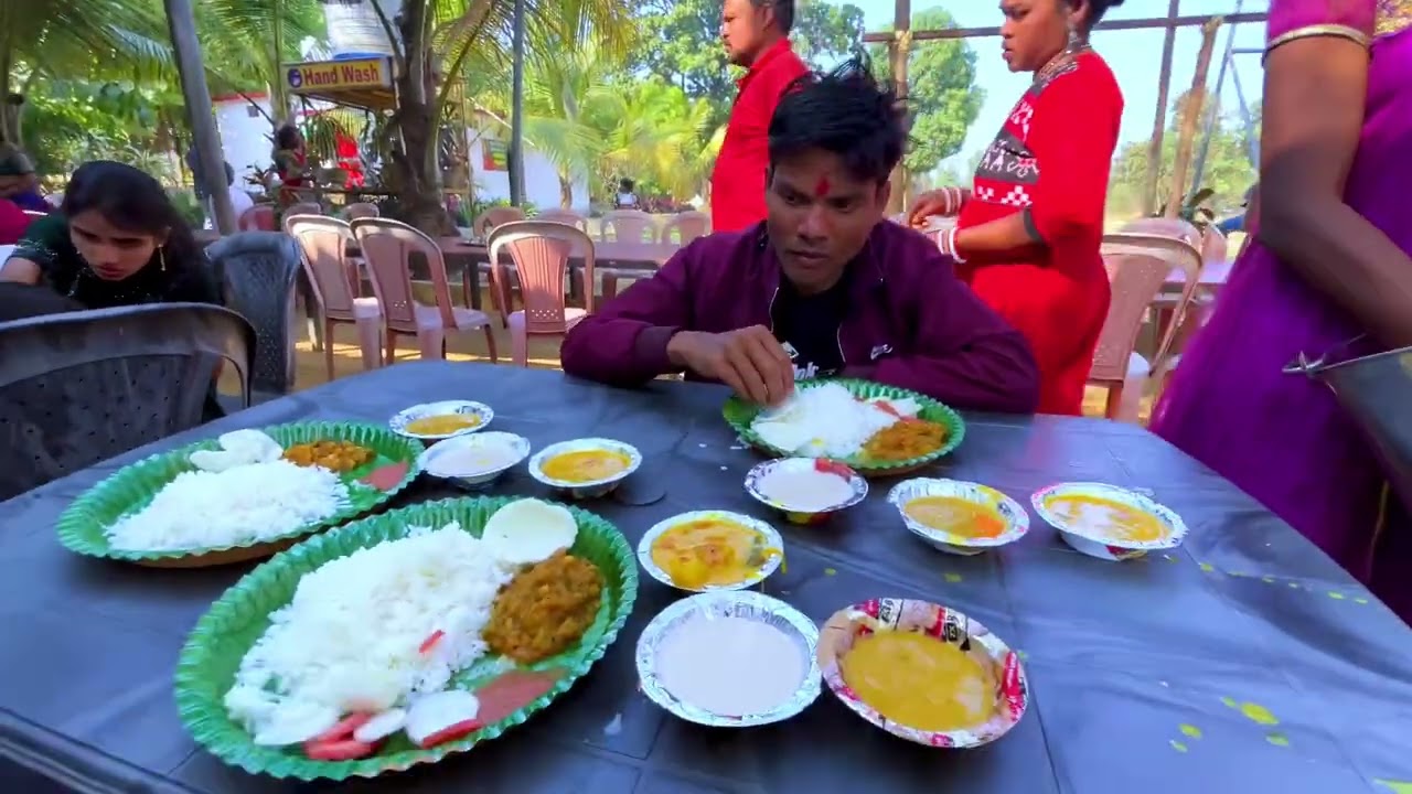 ମାତ୍ର ୯୦ ଟଙ୍କାରେ ପେଟଭର୍ତ୍ତି ଯେତେଥର ଖାଇପାରିବ II Pravhu Prasadum || Ghanteswari Temple || Sambalpur