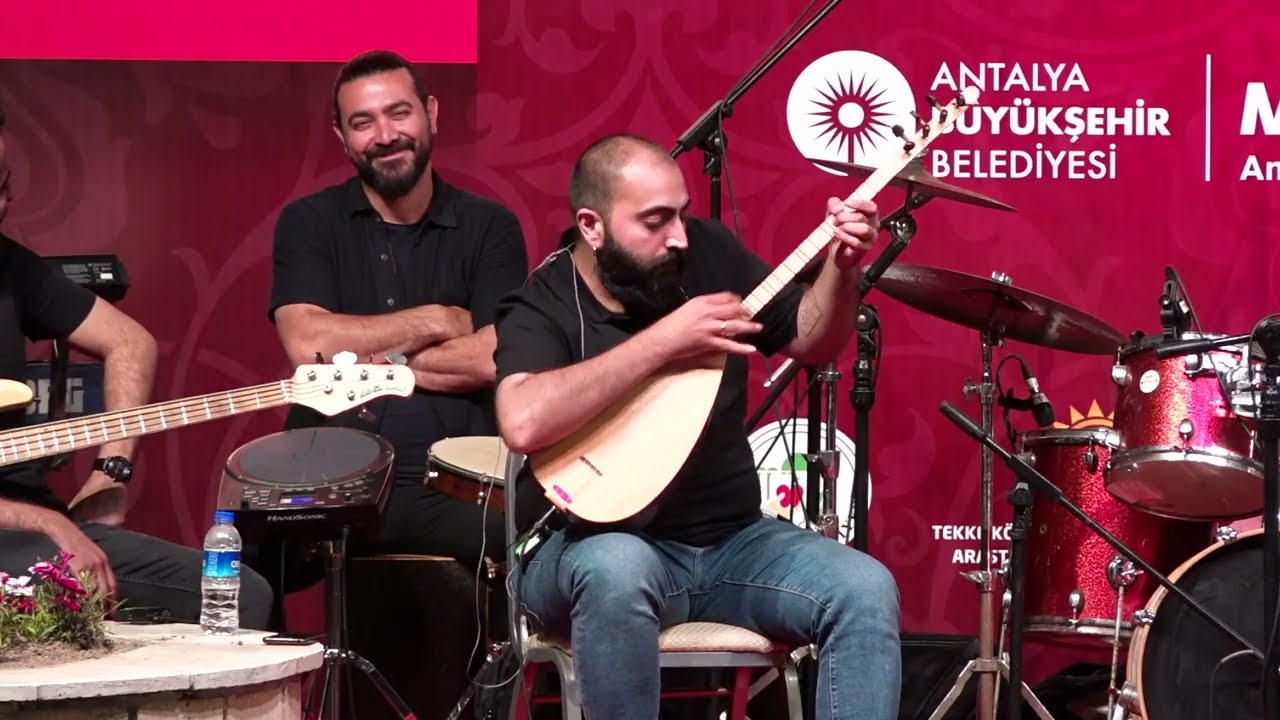 Sabahat AKKİRAZ   Çeke çeke