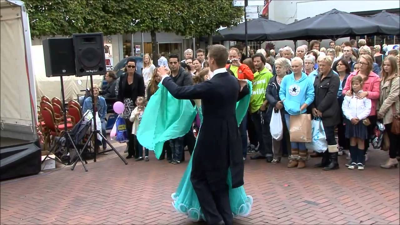 Ballroom Demonstratie 'Uit In Almelo' door InnerAll