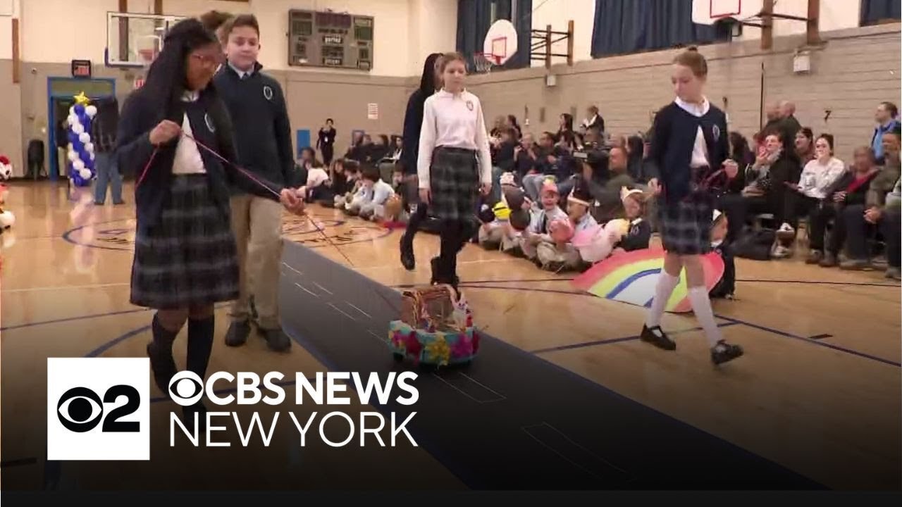 Brooklyn students hold miniature Thanksgiving Day parade