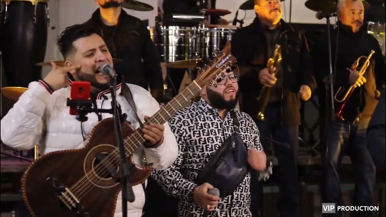 Propietarios Del Poder (En Vivo) - Grupo 717 ft Banda Pe&ntilde;a Blanca