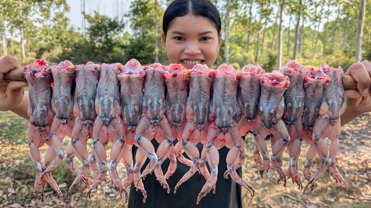 Crispy Fried Frog Recipe / Field Frog Cooking and Eating
