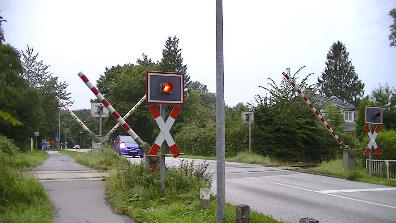 Spoorwegovergang Plön (D) // Railroad crossing // Bahnübergang
