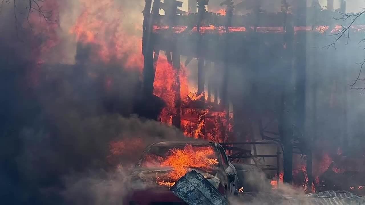Multiple northeast Ohio fire departments respond to &lsquo;large&rsquo; Orrville barn fire
