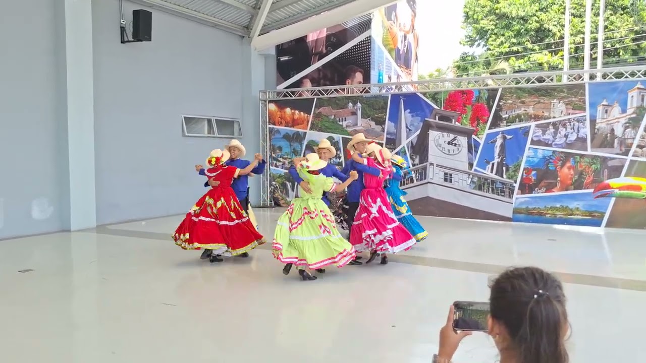 Danza La Tronconera-Grupo Folklóroco Tiupa's