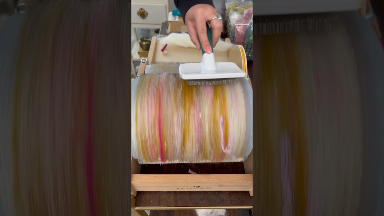 ASMR Carding fiber & spinning art yarn - Brother Drum Carder #artyarn #artbatt #brotherdrumcarder