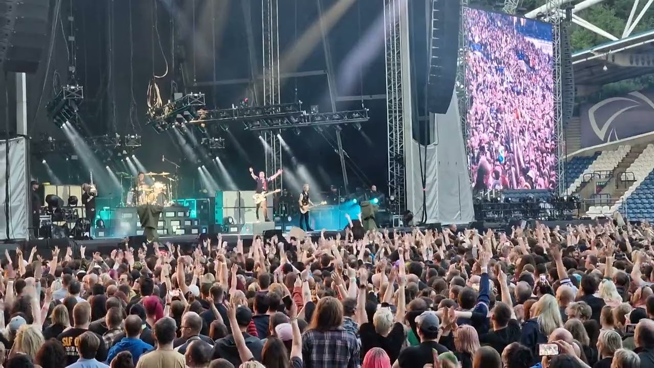 Green Day - Hitchin' a Ride (25/06/22 John Smiths Stadium, Huddersfield)