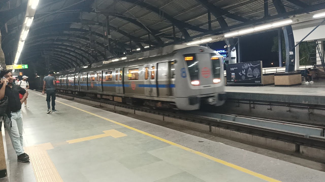 delhi metro traveling | delhi metro | noida metro