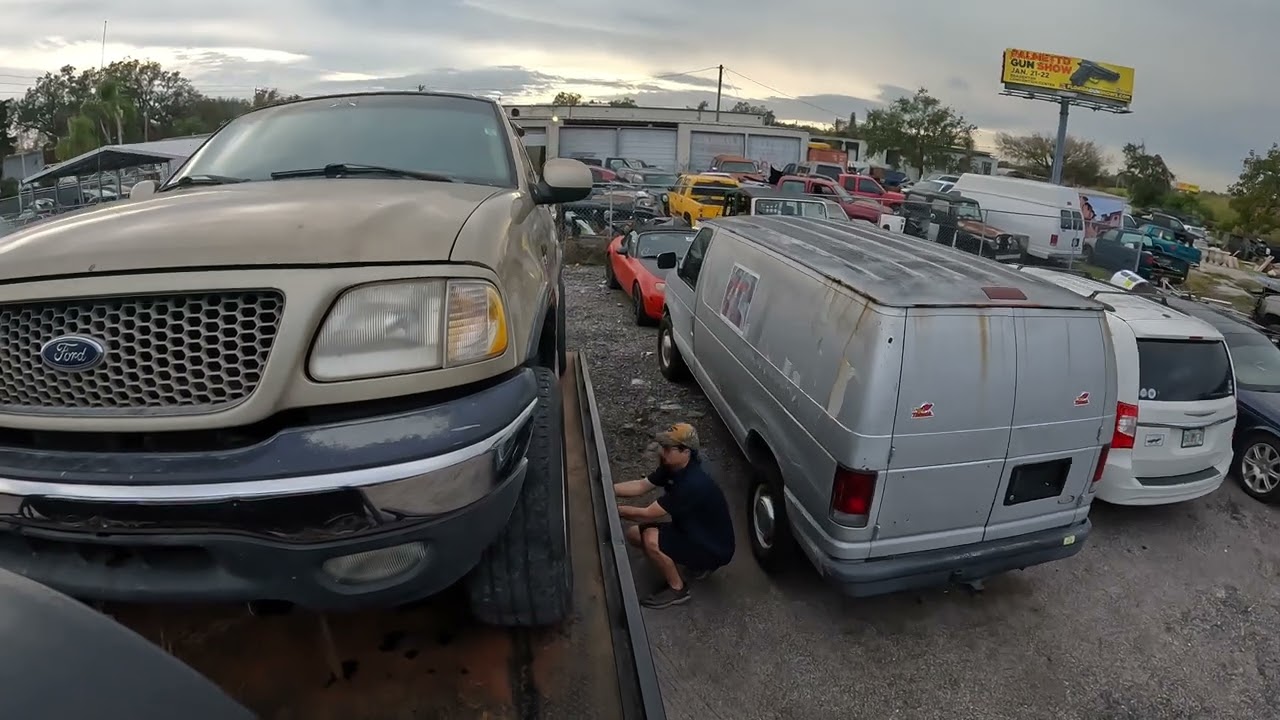 Глубокие повреждения! Отказано в ремонте! Ford F150 4X4 5.4 2000 года выпуска