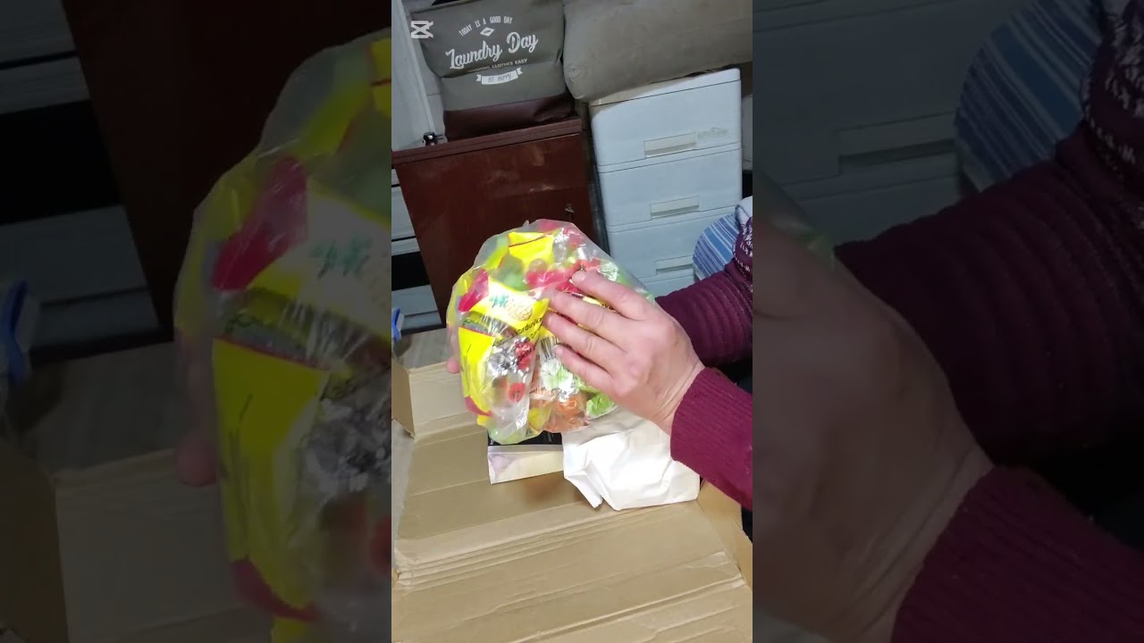 Распаковка двух посылок для Снежка часть 1 