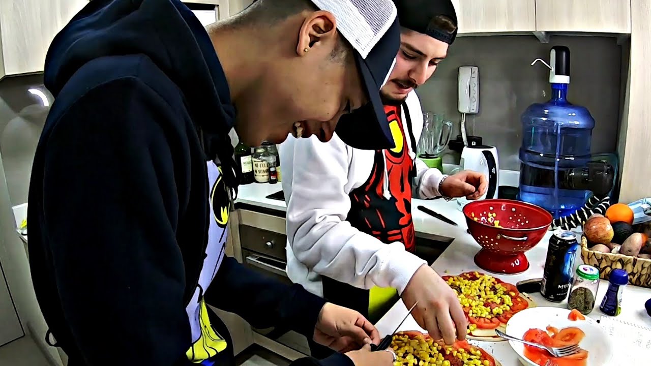 SUS WENAS PIZZAS CON CRIS MJ 🍕 | EL DIVINO BAJÓN 🍽