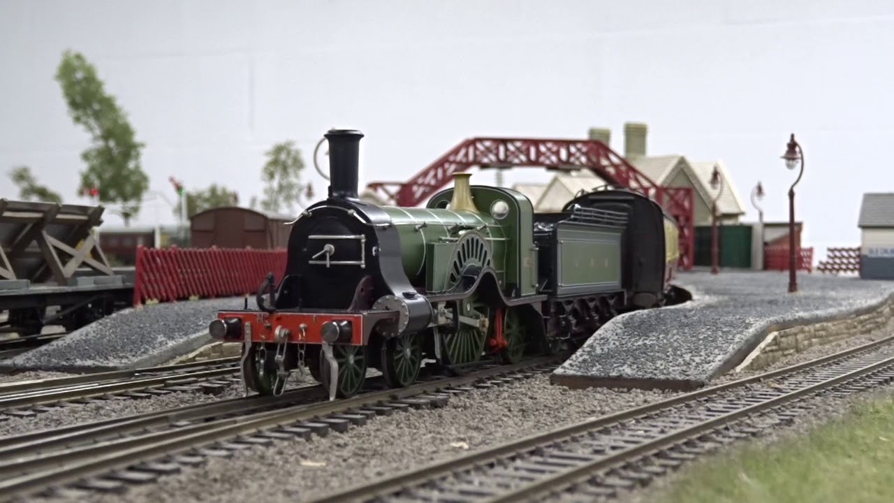 HM133: Locomotion Models' Stirling 'single' 4-2-2 for 'OO'