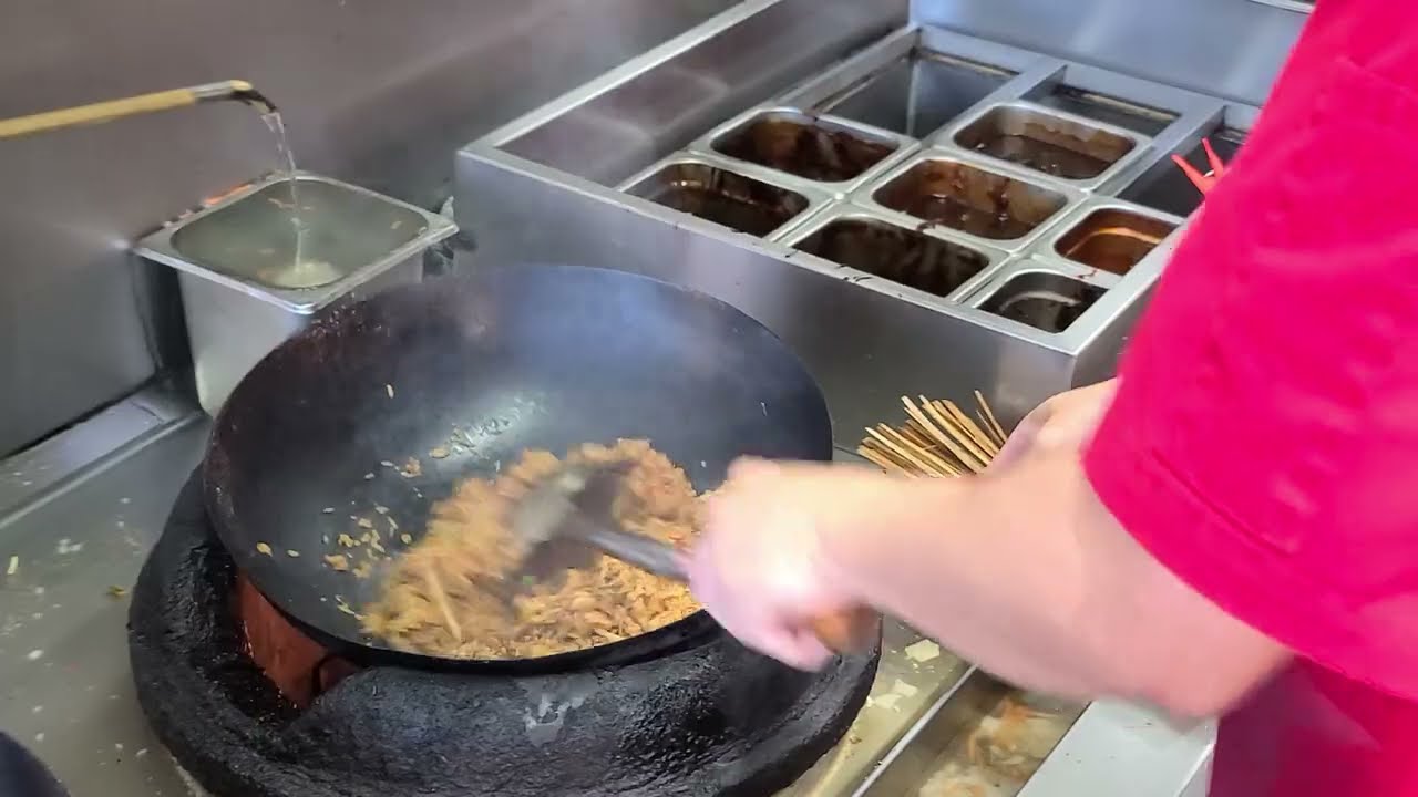 Chinese Street Noodle - Solo wok in Lunar New Year