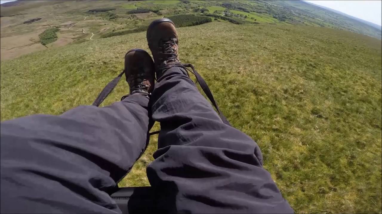 Paragliding: using a stirrup