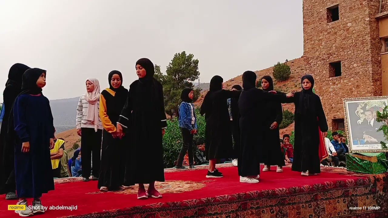 نشيد كن أنت  أداء تلميذات المركب التربوي زرقطن