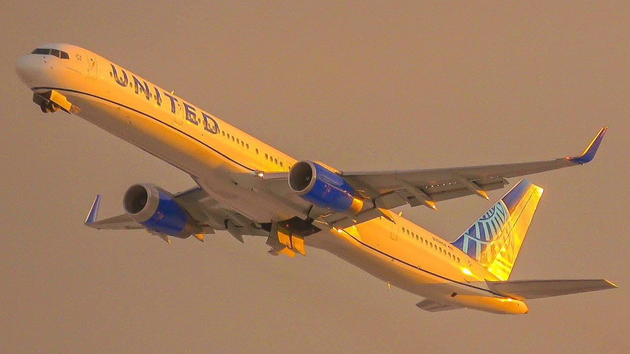 (4K) Sunrise Departures at Chicago O'Hare Int'l Airport