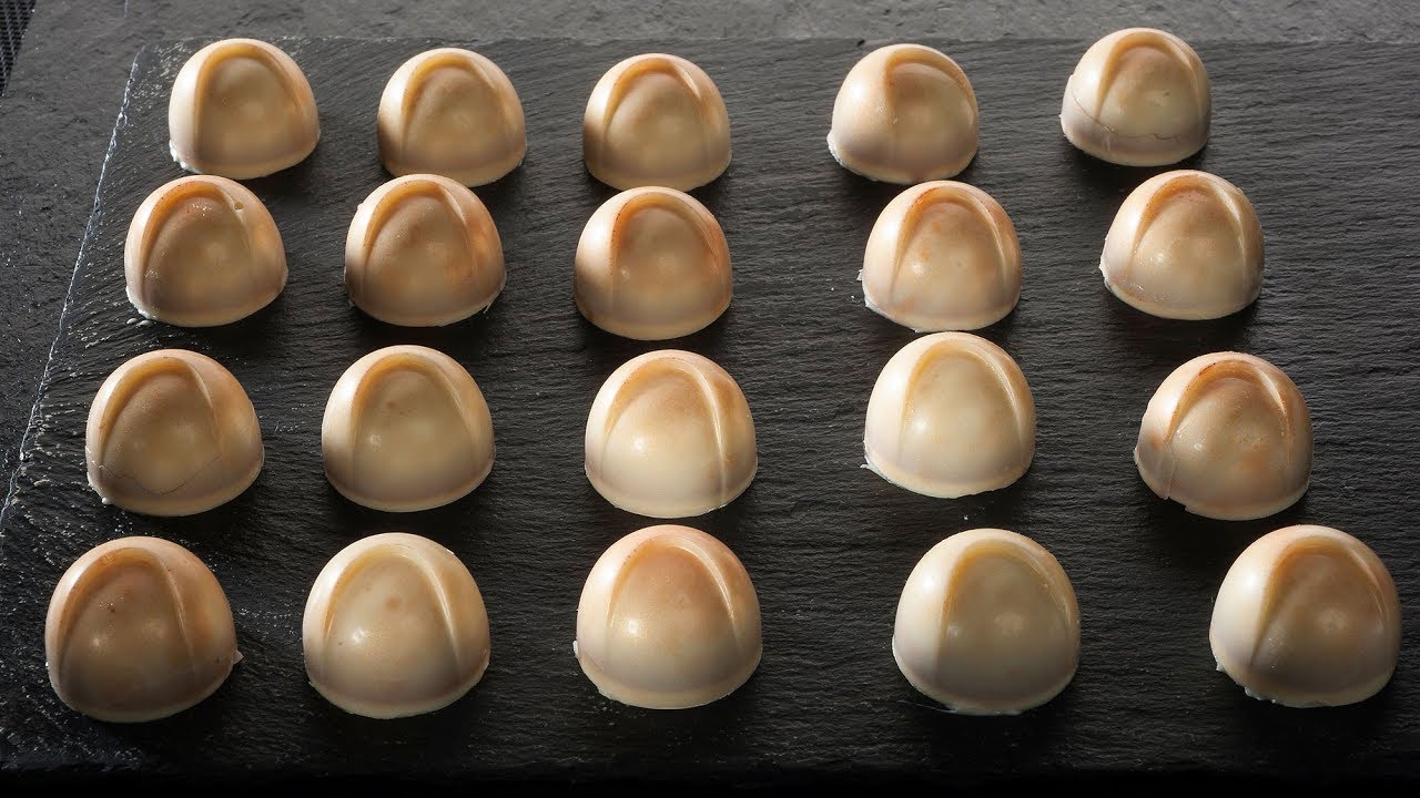 Receta de bombones de chocolate blanco con maracuyá - Joseba Arguiñano