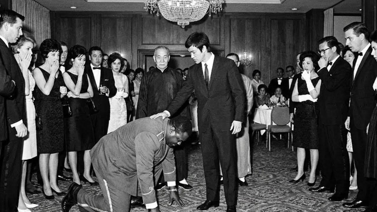Bruce Lee at Banquet When DOORMAN Insulted His Teacher &mdash; His Act in 5 Secs Changed History