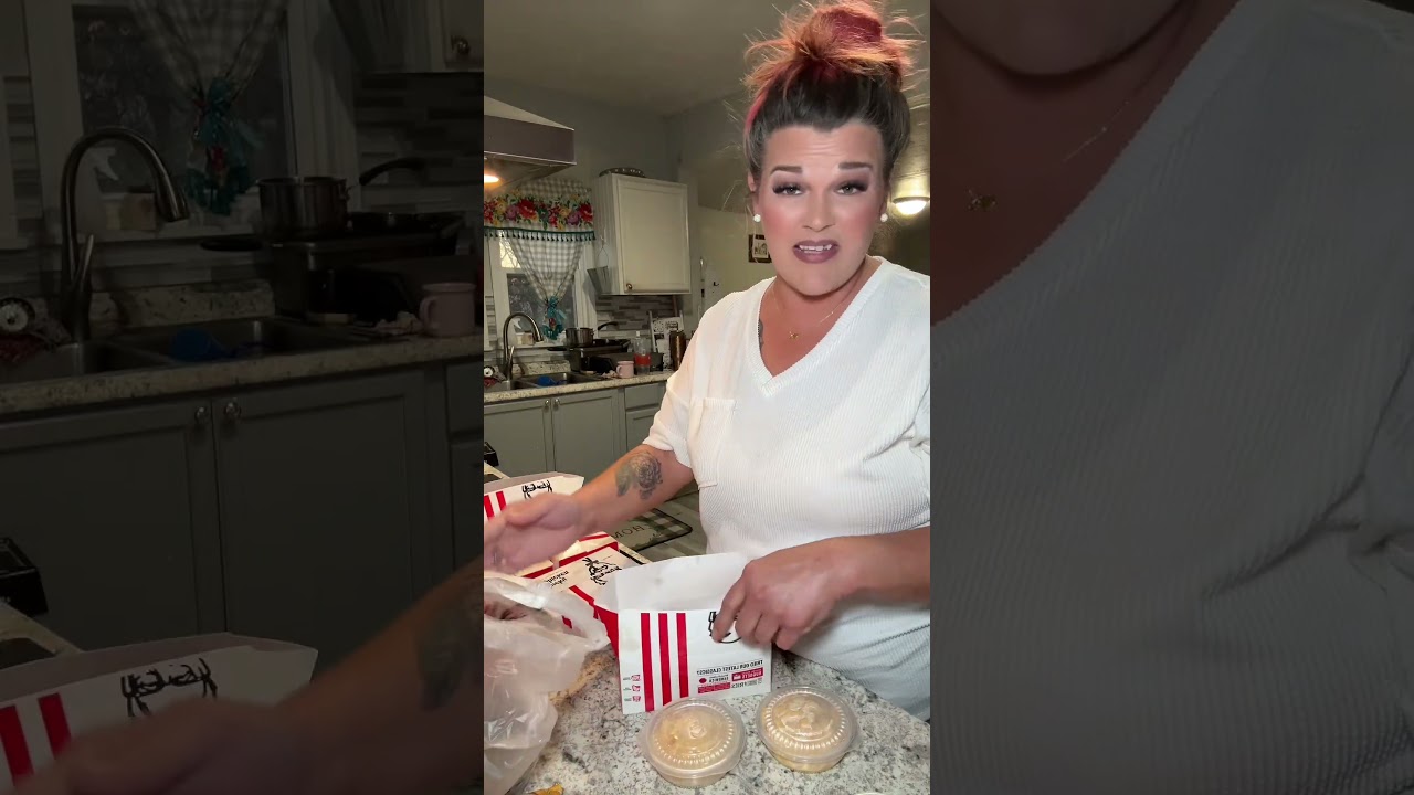 Что вы ели сегодня на ужин? Мы решили не усложнять и взяли немного KFC. #ленивыеблюда #материнство