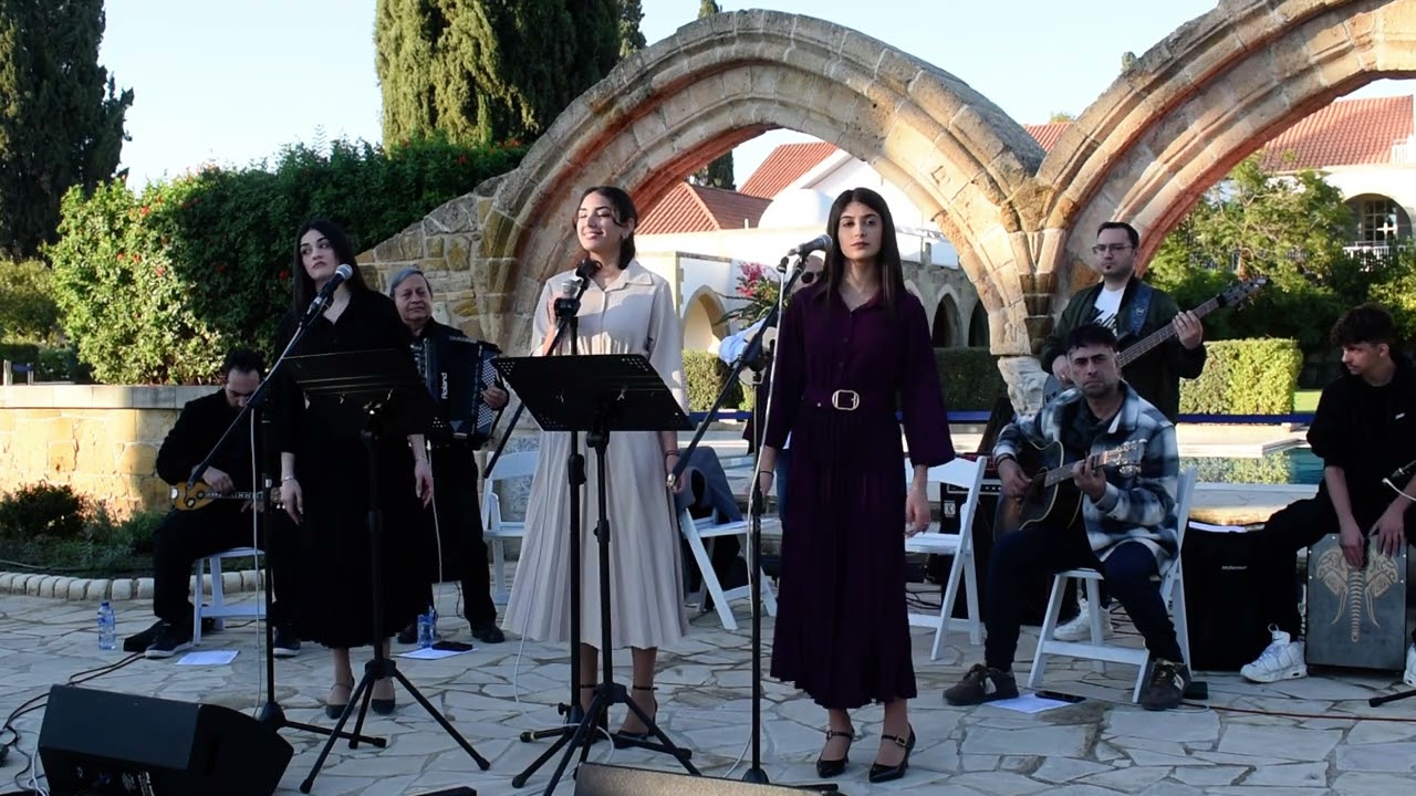 Μενεξέδες και Ζουμπούλια / Τιμοθέα Ζαχαρία / Μικροί Ρεμπέτες / Παραδοσιακό