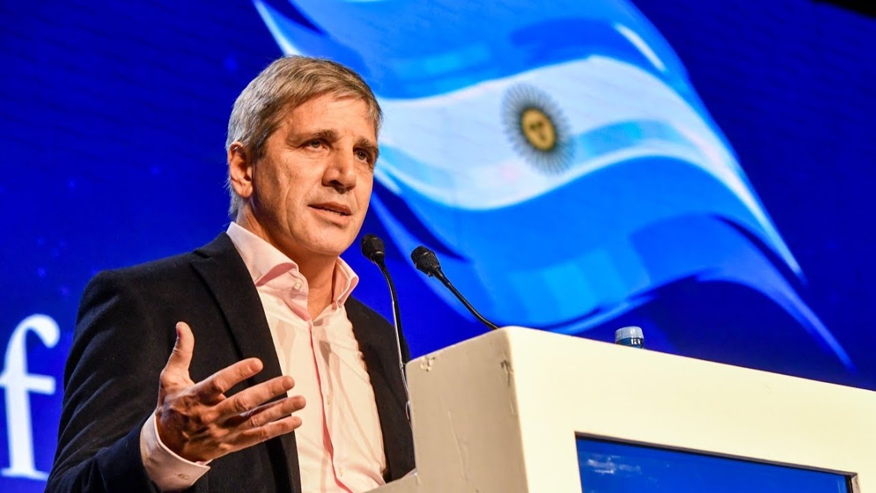 El ministro de Economía expuso en el encuentro “El renacer de la libertad en Argentina y el mundo”