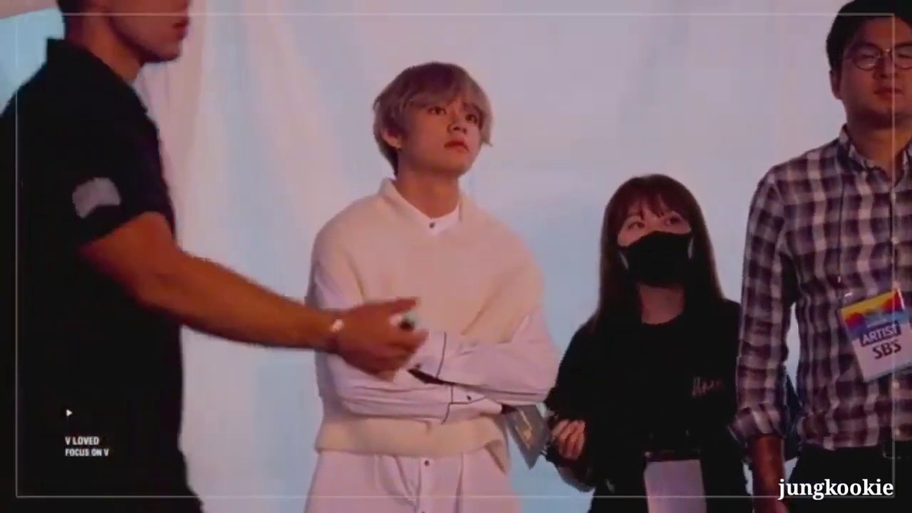 Taehyung and jisoo looking at each other pt.2