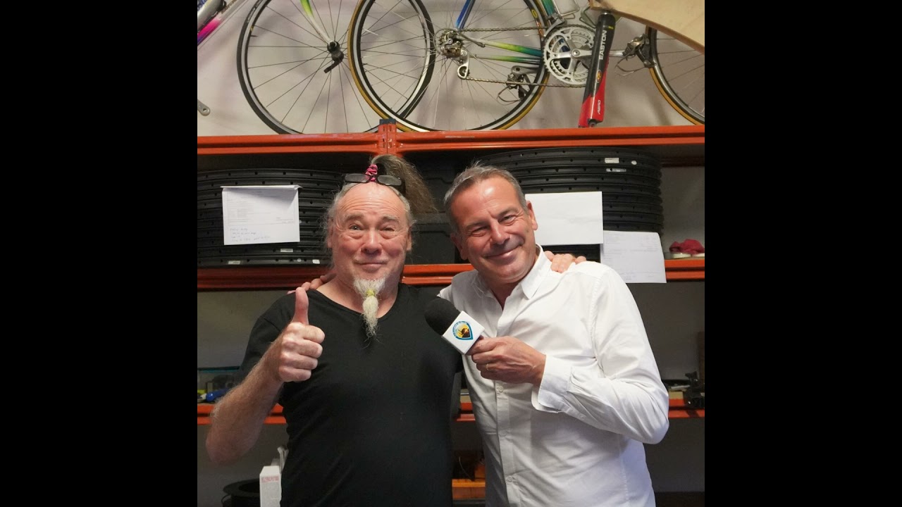 En exclusivité, depuis son atelier de Biganos, Michel Debien nous présente son vélo cargo qui fon...