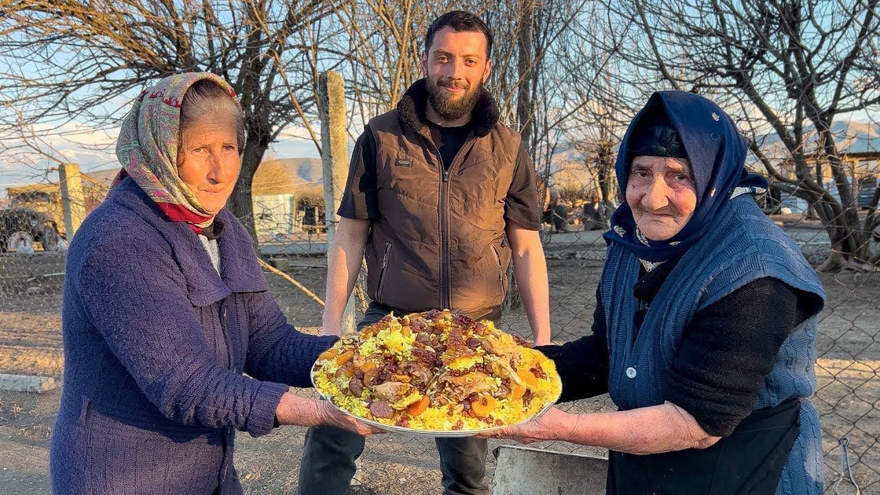 95 YEARS OLD CAUCASIAN GRANDMA COOKING BEST PILAF IN THE VILLAGE! RURAL COUNTRY LIFE